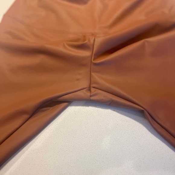 Yummie Faux Leather Leggings - Picture 5 of 6